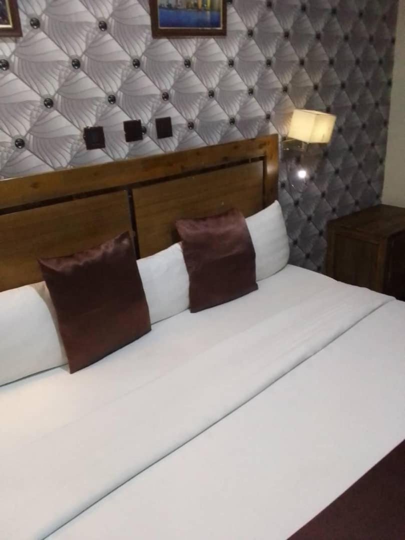 Blue Moon Hotels Victoria Island Лагос Екстериор снимка